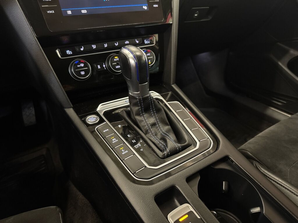 Volkswagen Passat 2017 Monivär.