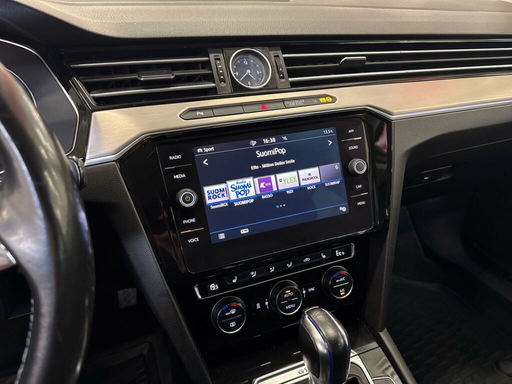 Volkswagen Passat 2017 Monivär.