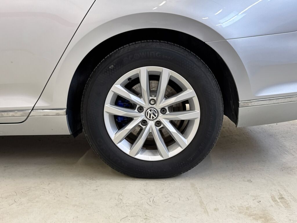 Volkswagen Passat 2017 Monivär.