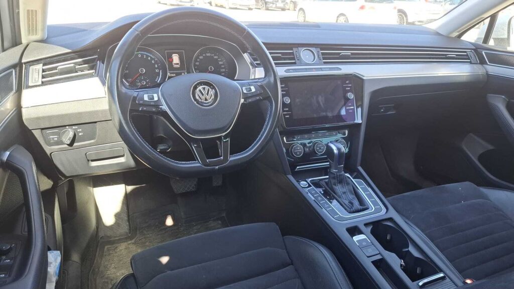 Volkswagen Passat 2017 Monivär.