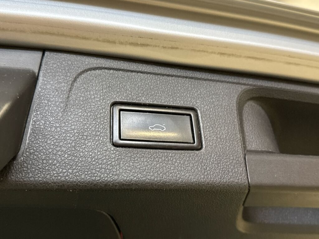 Volkswagen Passat 2017 Monivär.