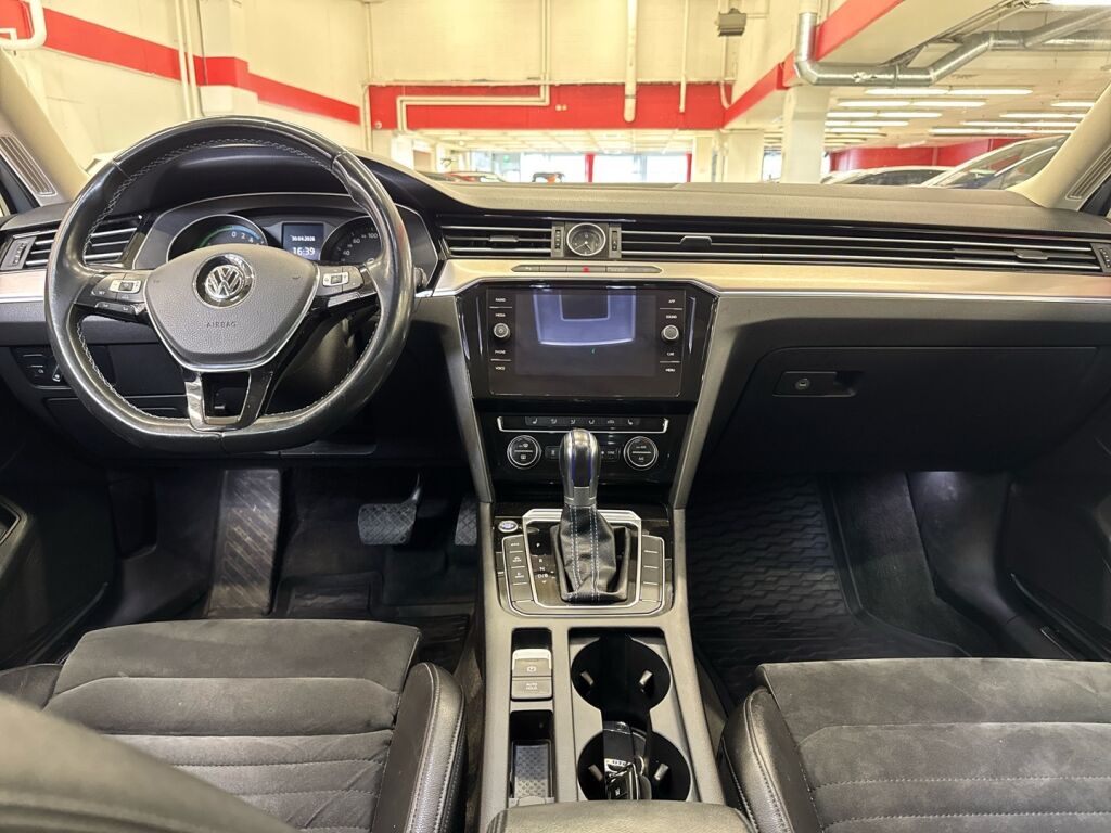 Volkswagen Passat 2017 Monivär.