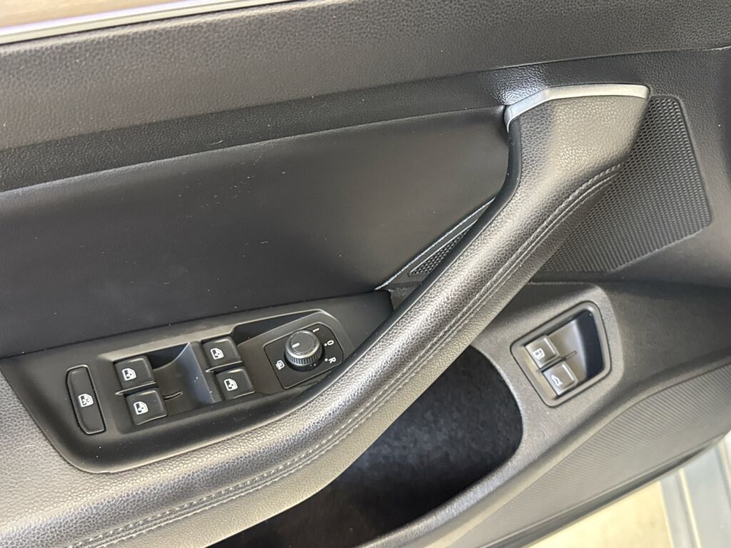 Volkswagen Passat 2017 Monivär.