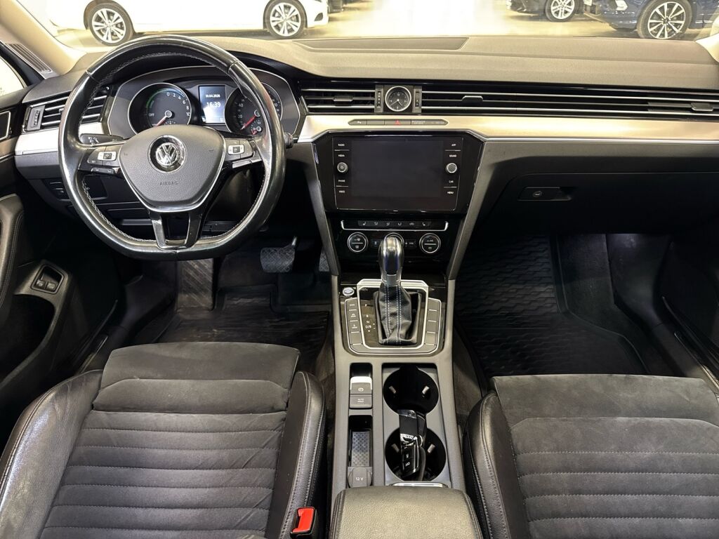 Volkswagen Passat 2017 Monivär.