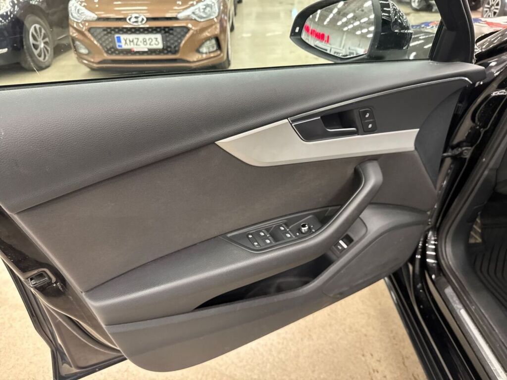 Audi A4 2021 Musta