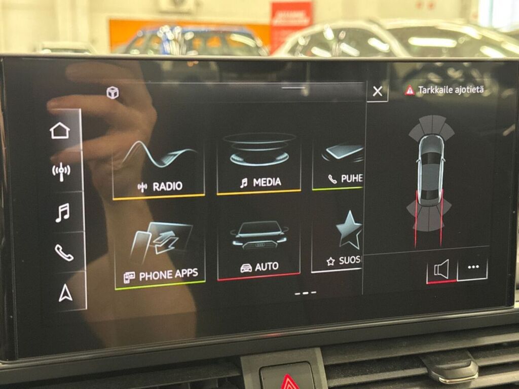 Audi A4 2021 Musta