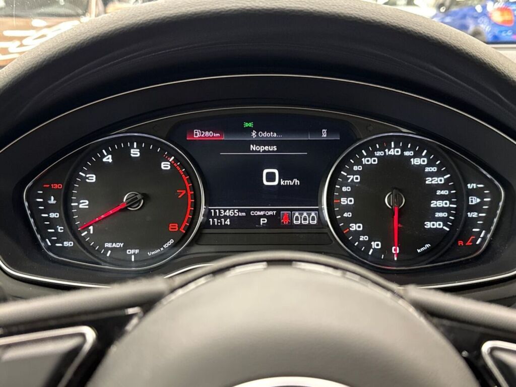 Audi A4 2021 Musta
