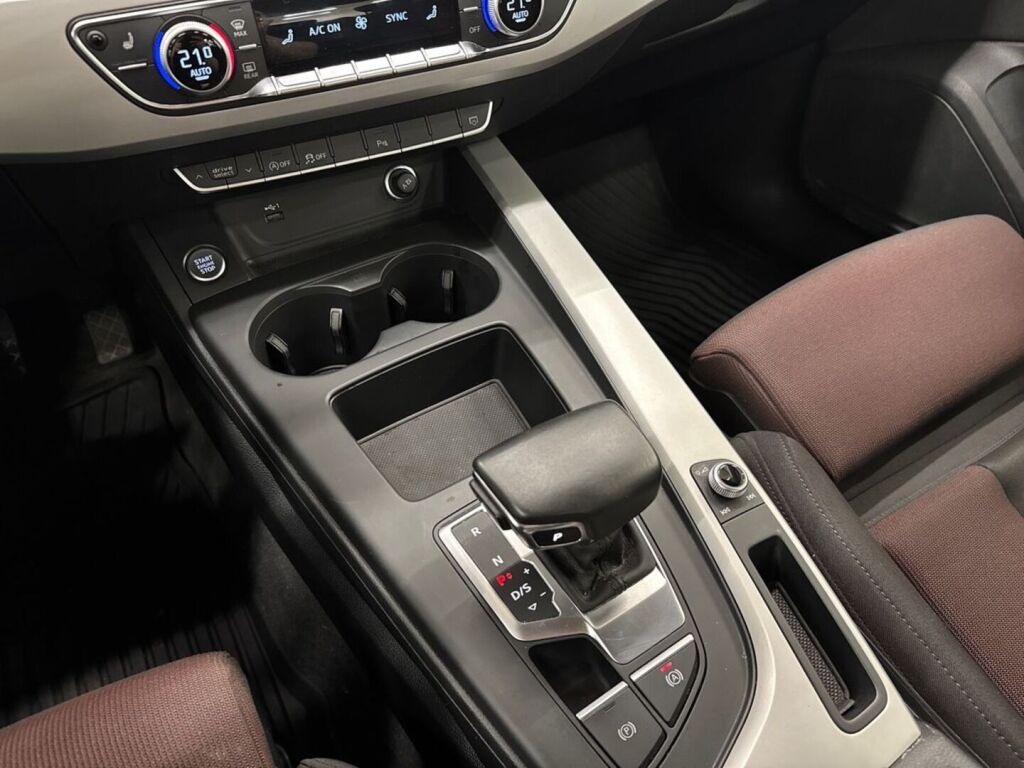 Audi A4 2021 Musta