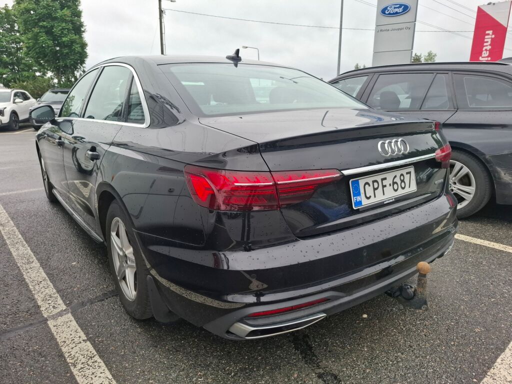 Audi A4 2021 Musta