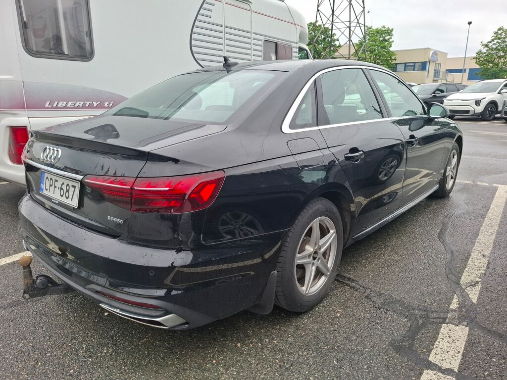 Audi A4 2021 Musta