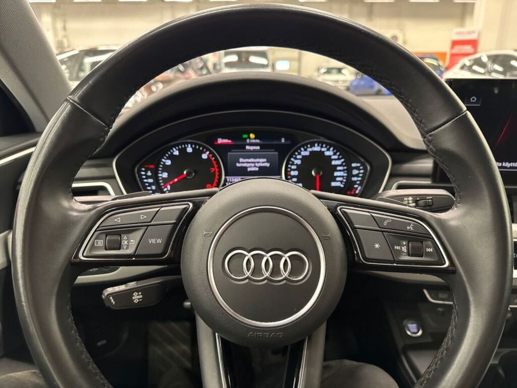 Audi A4 2021 Musta