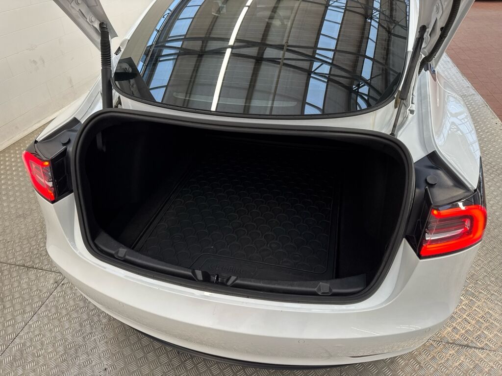 Tesla Model 3 2021 Valkoinen