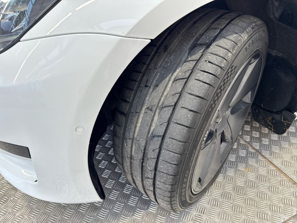 Tesla Model 3 2021 Valkoinen