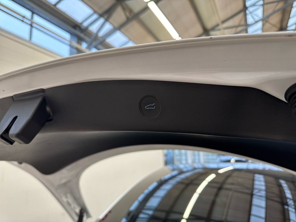 Tesla Model 3 2021 Valkoinen