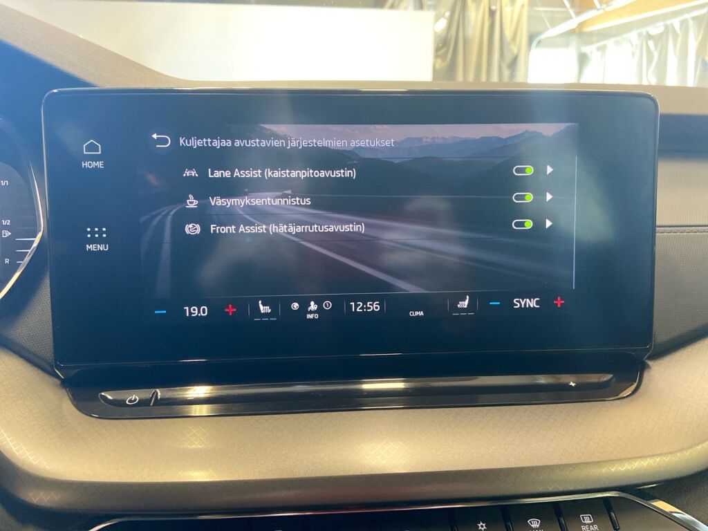 Skoda Octavia 2021 Valkoinen
