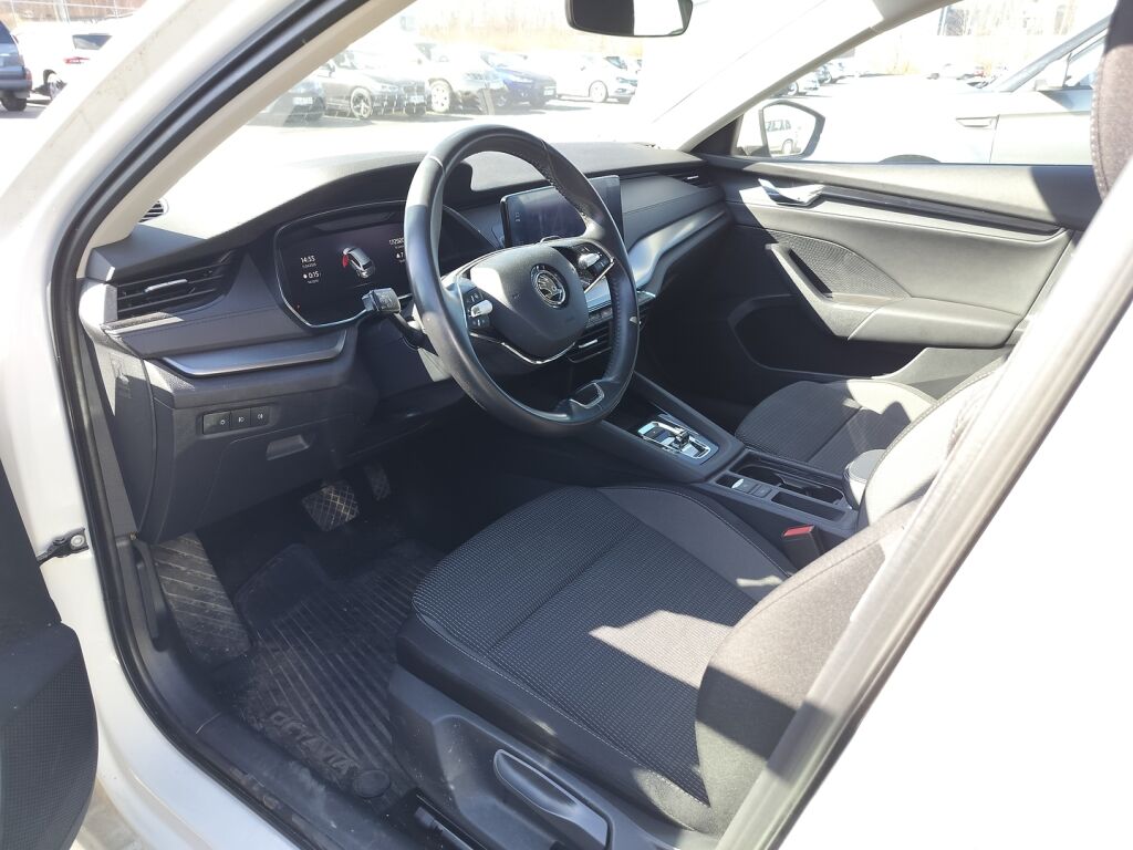 Skoda Octavia 2021 Valkoinen