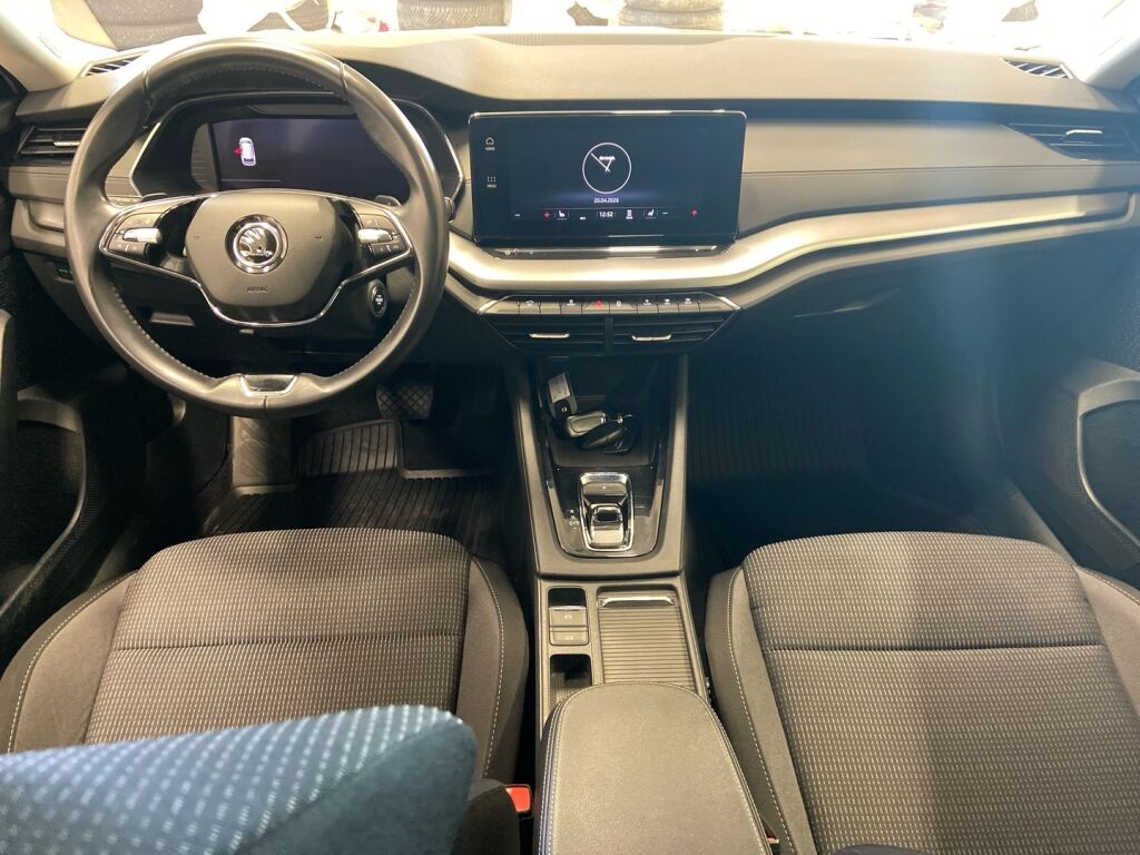 Skoda Octavia 2021 Valkoinen