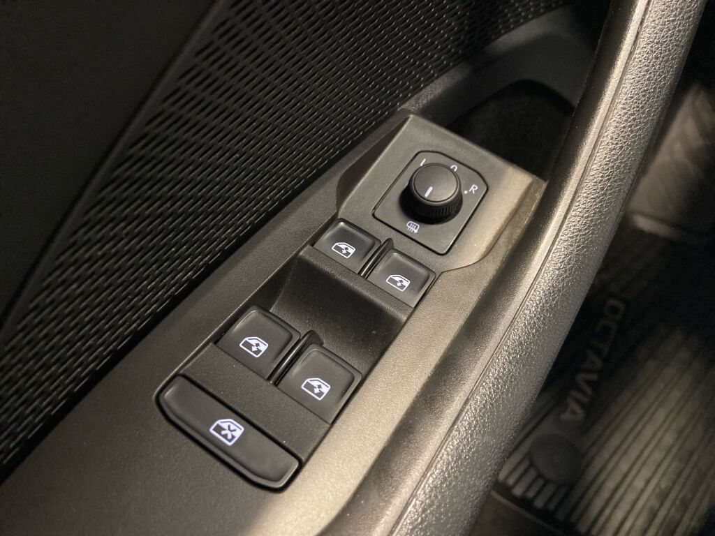 Skoda Octavia 2021 Valkoinen