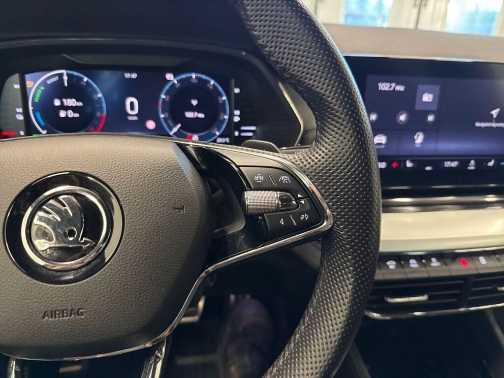 Skoda Octavia 2021 Punainen