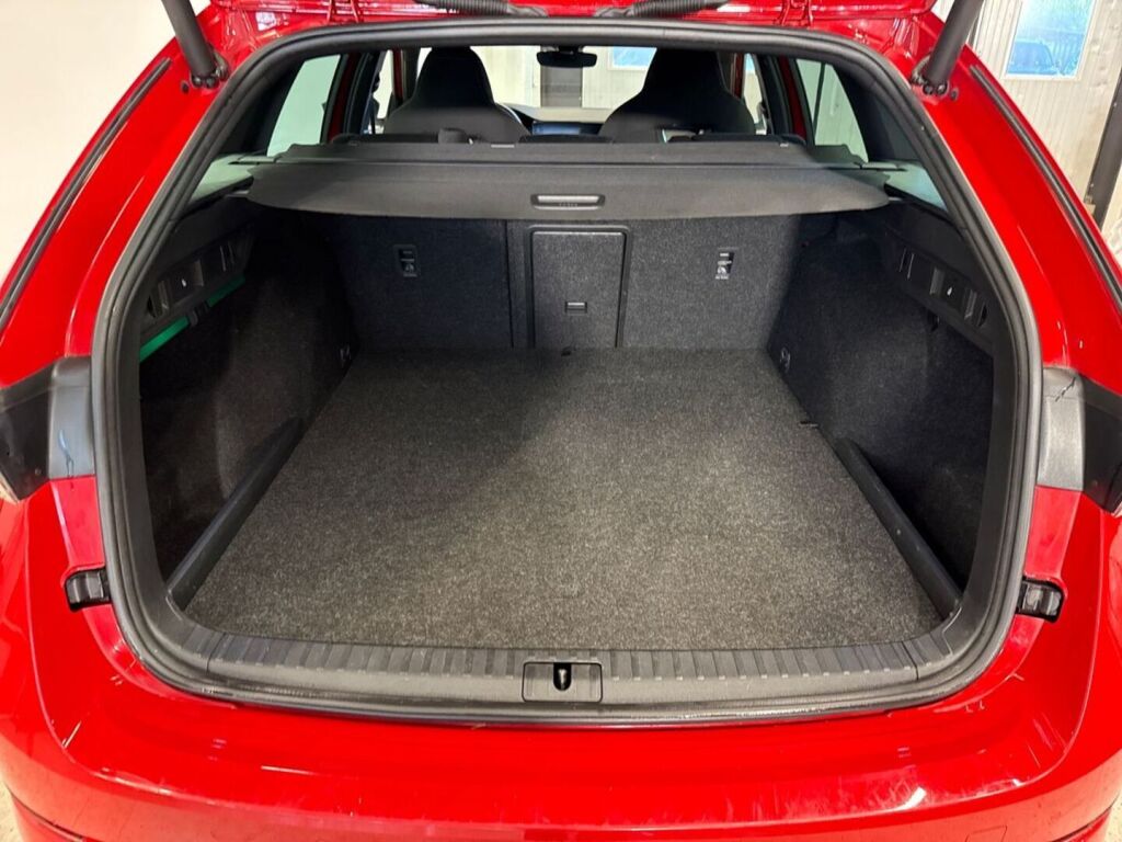 Skoda Octavia 2021 Punainen