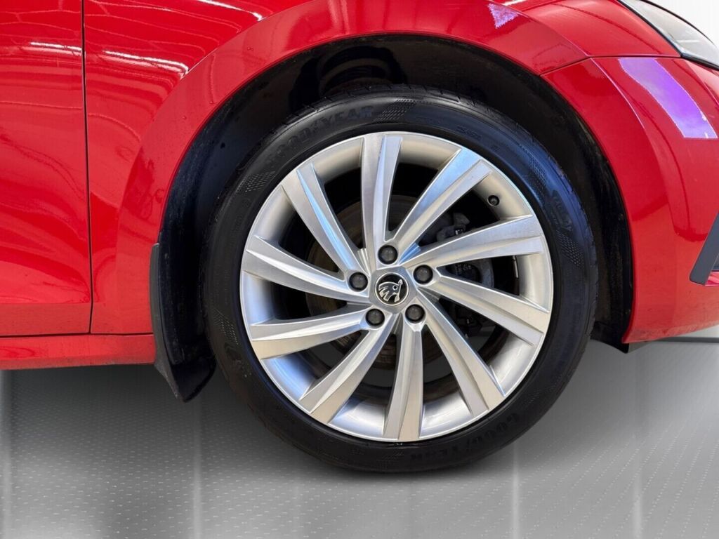 Skoda Octavia 2021 Punainen