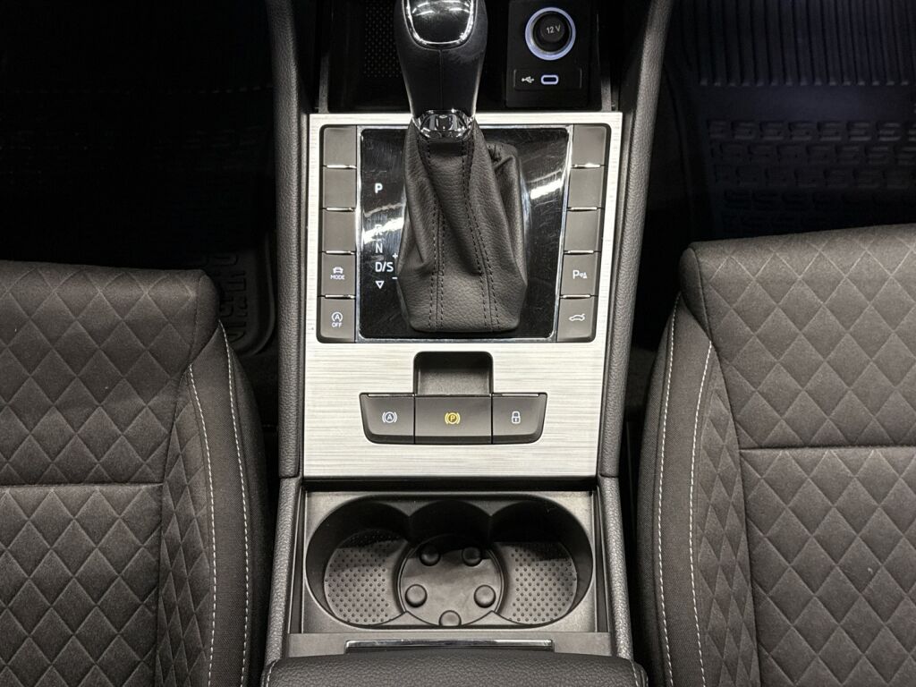 Skoda Superb 2021 Sininen