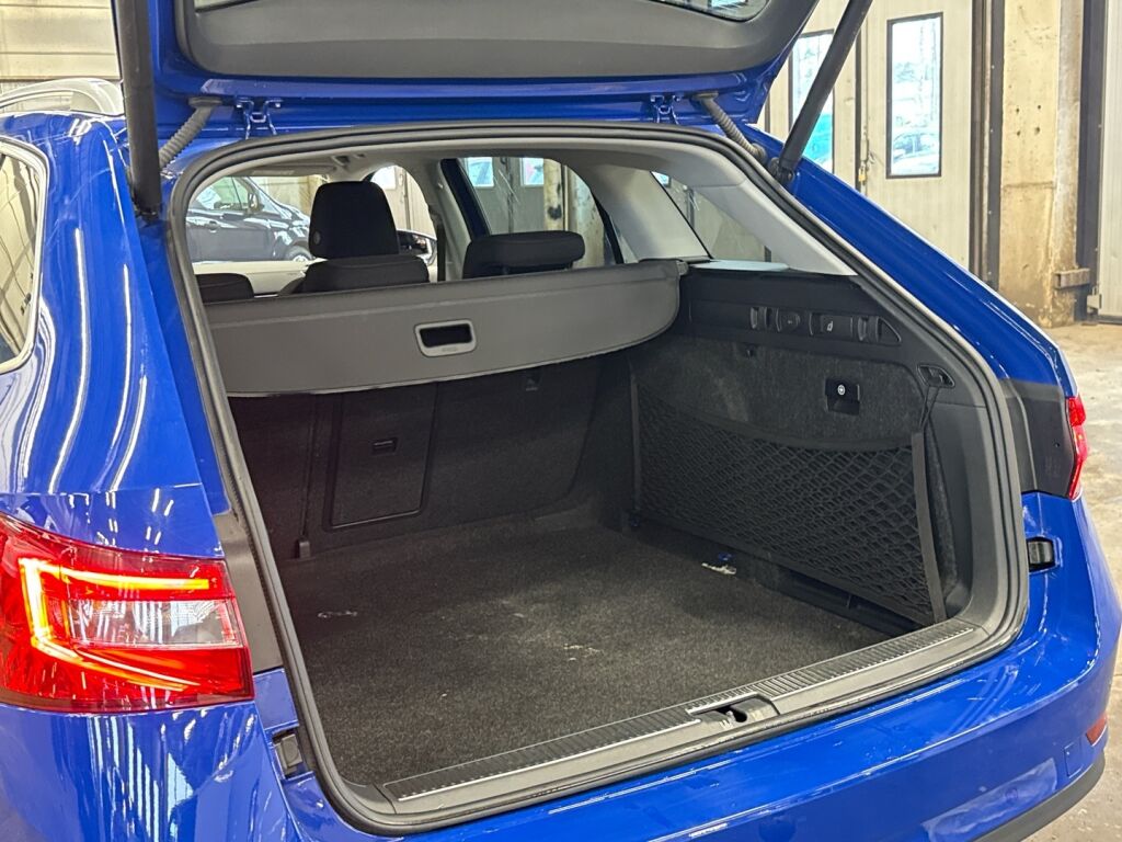 Skoda Superb 2021 Sininen