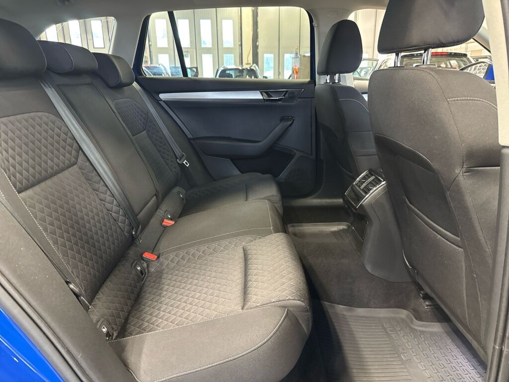 Skoda Superb 2021 Sininen