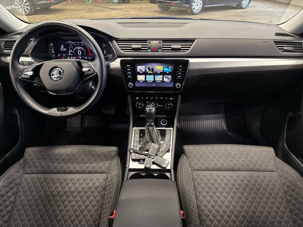 Skoda Superb 2021 Sininen