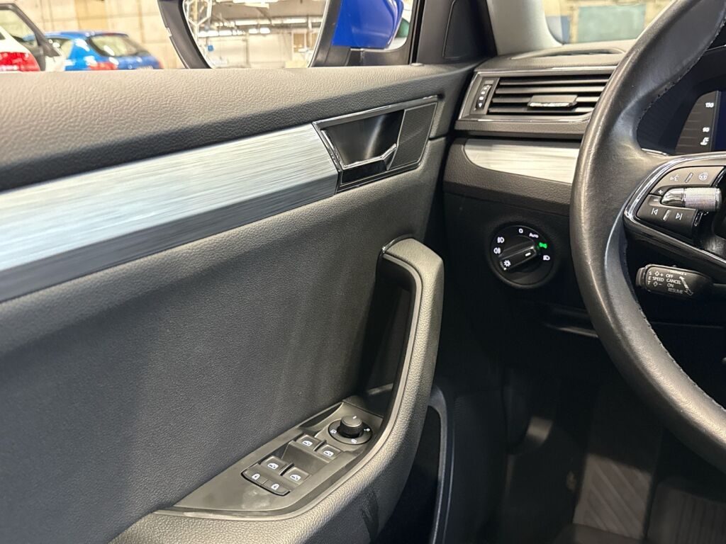 Skoda Superb 2021 Sininen