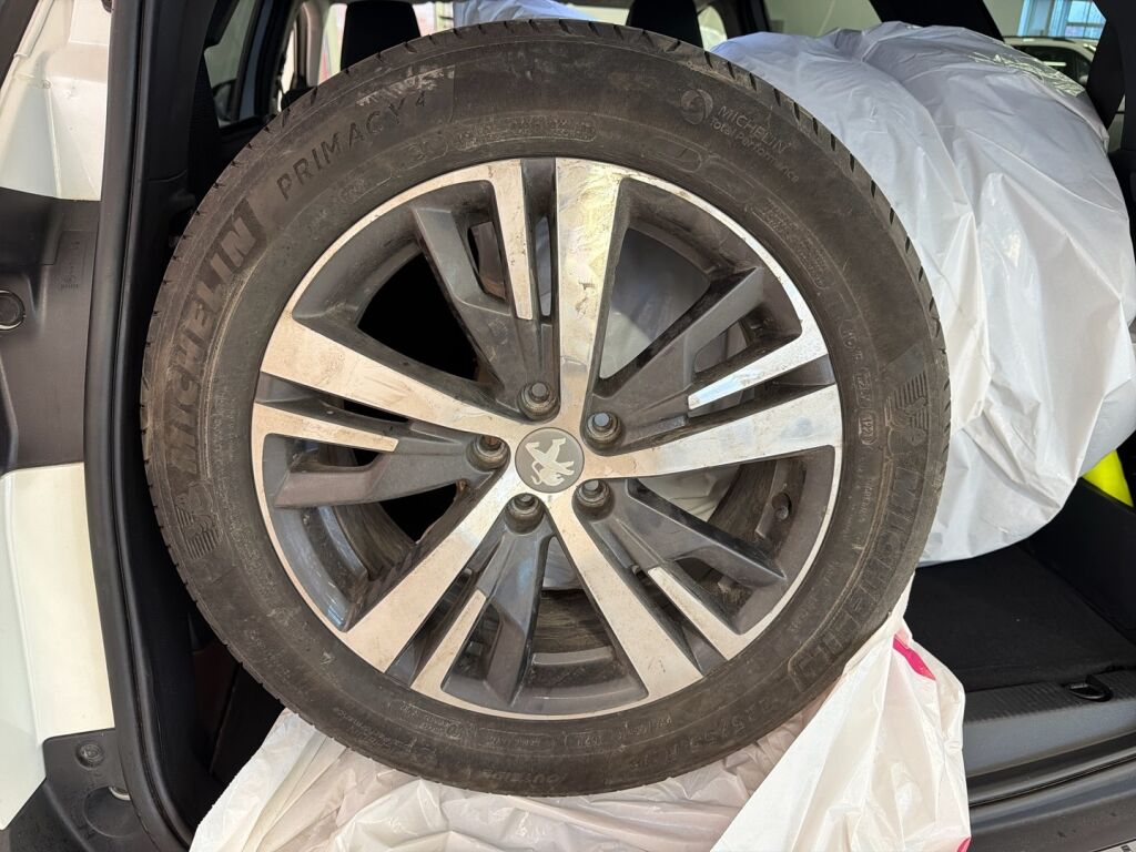 Peugeot 5008 2021 Valkoinen