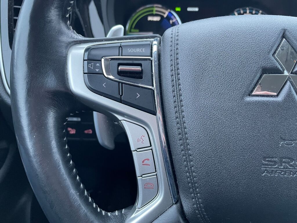 Mitsubishi Outlander PHEV 2020 Musta