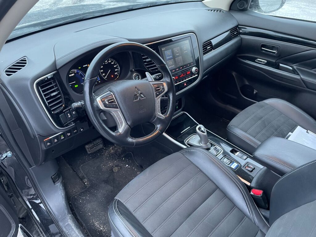 Mitsubishi Outlander PHEV 2020 Musta
