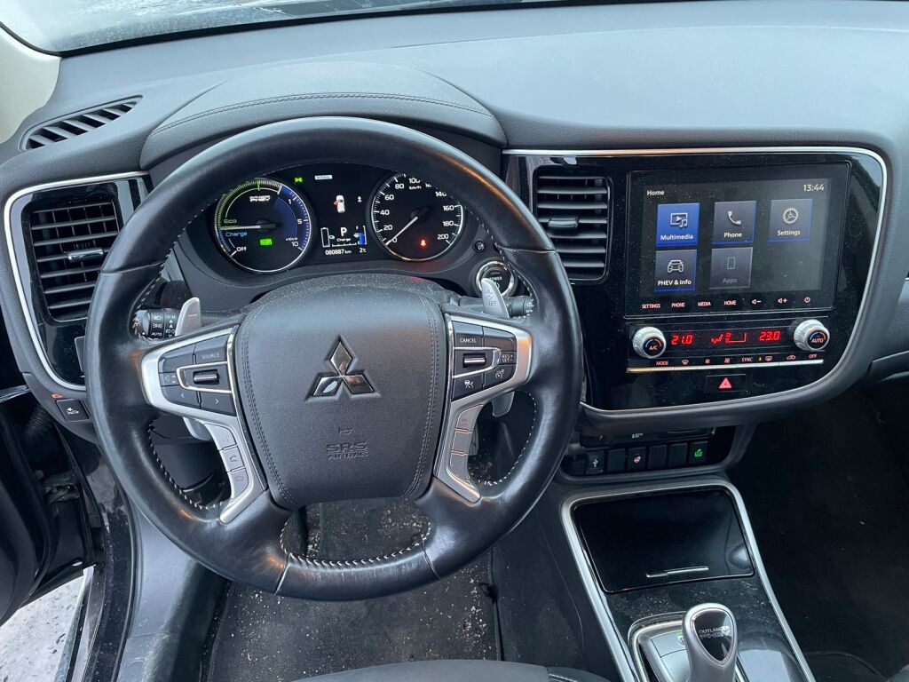 Mitsubishi Outlander PHEV 2020 Musta
