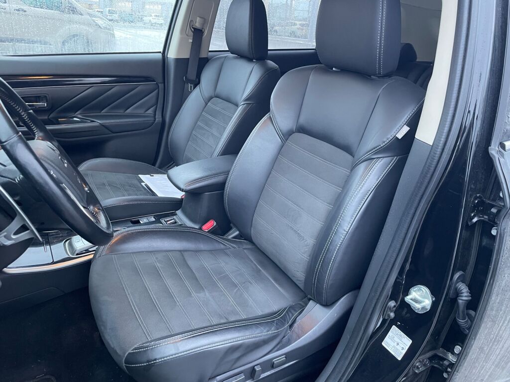 Mitsubishi Outlander PHEV 2020 Musta