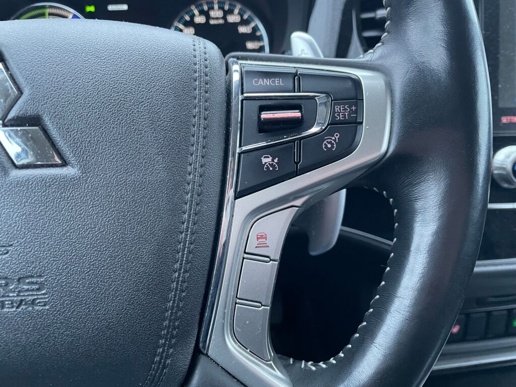 Mitsubishi Outlander PHEV 2020 Musta