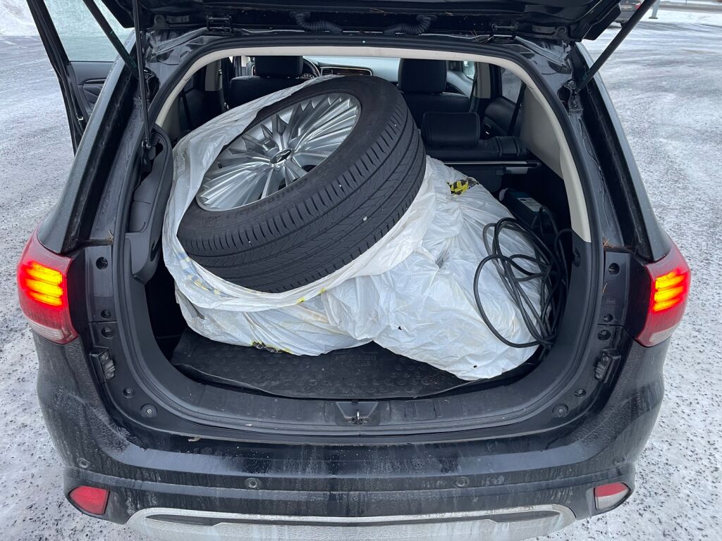 Mitsubishi Outlander PHEV 2020 Musta