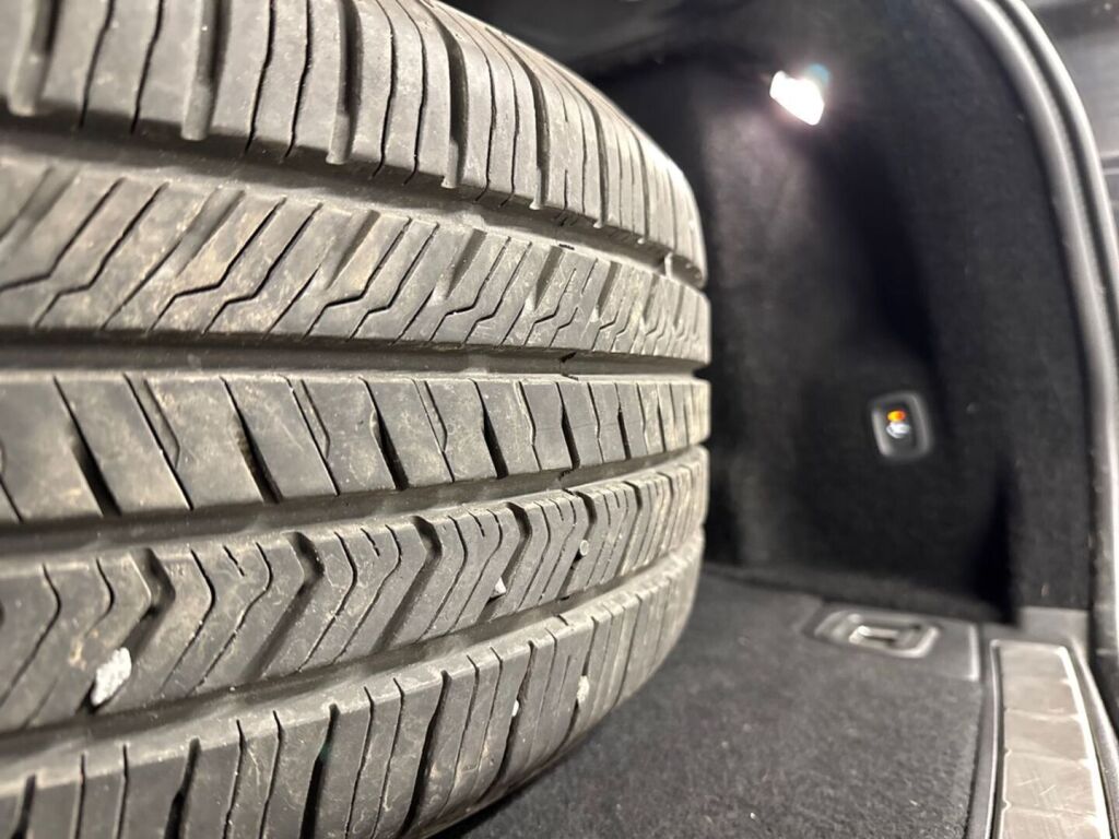 Volvo XC60 2020 Musta