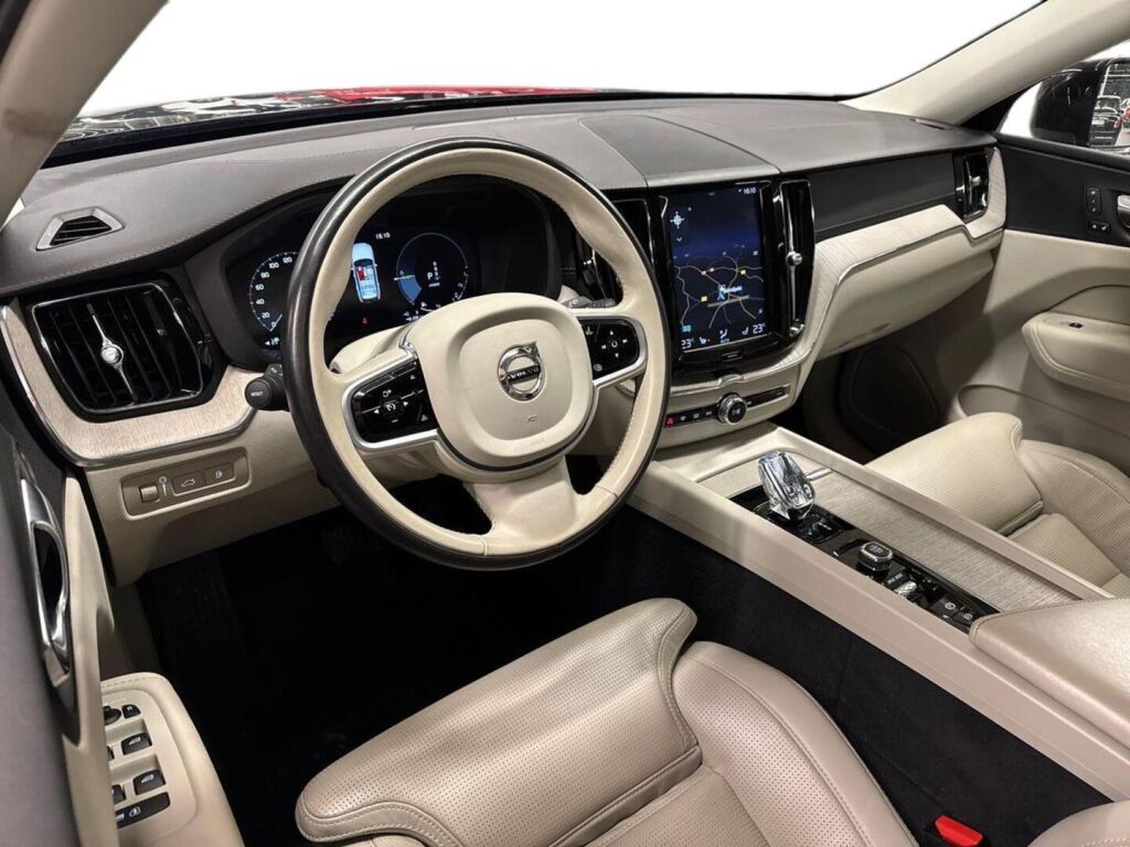 Volvo XC60 2020 Musta