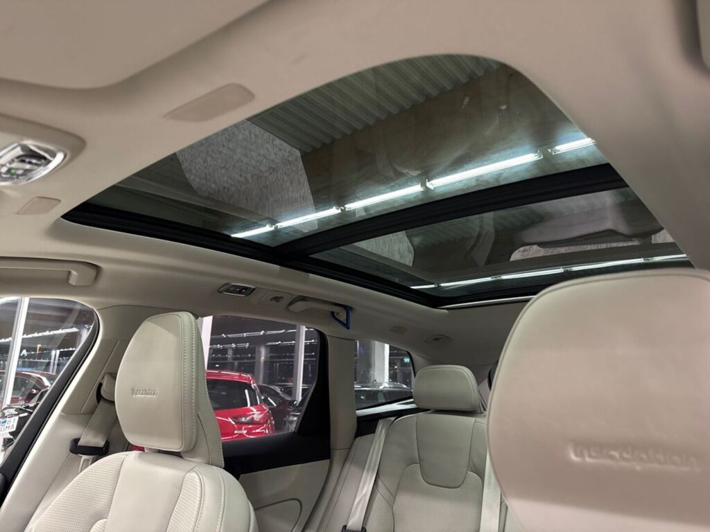 Volvo XC60 2020 Musta