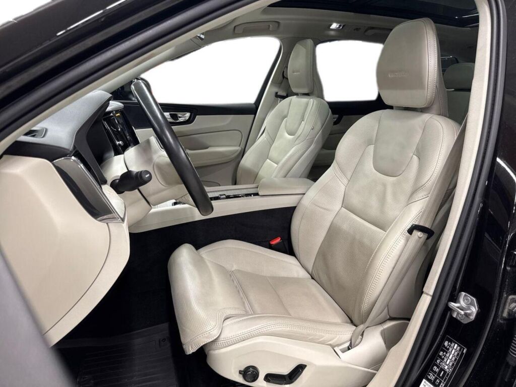 Volvo XC60 2020 Musta