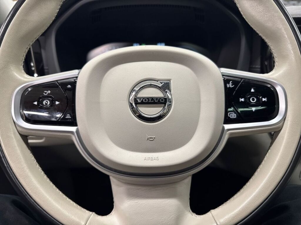 Volvo XC60 2020 Musta