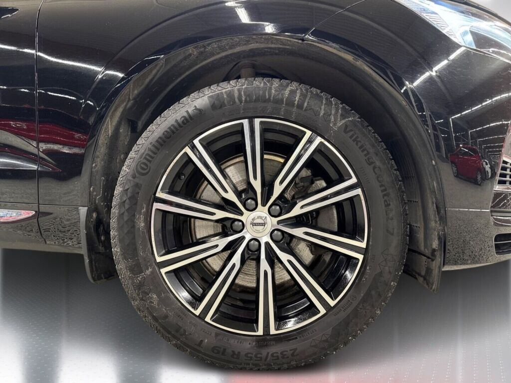 Volvo XC60 2020 Musta