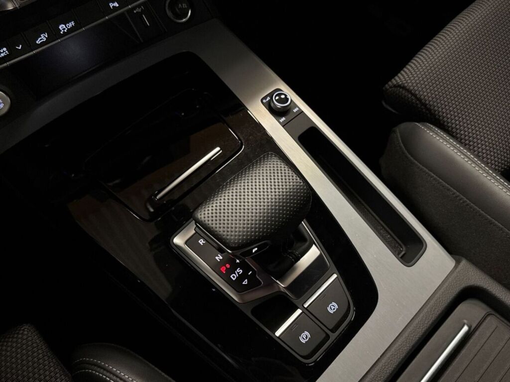 Audi Q5 2021 Sininen