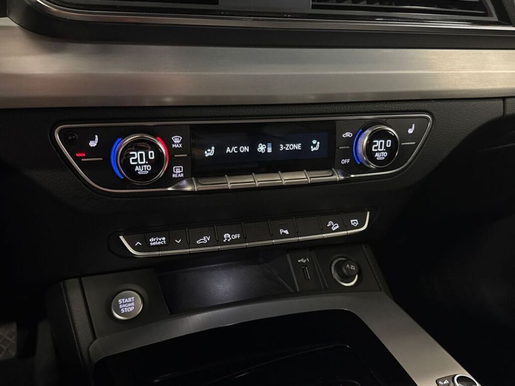 Audi Q5 2021 Sininen