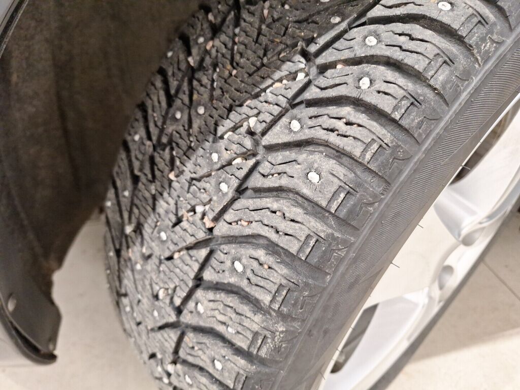 Volvo V60 2018 Musta