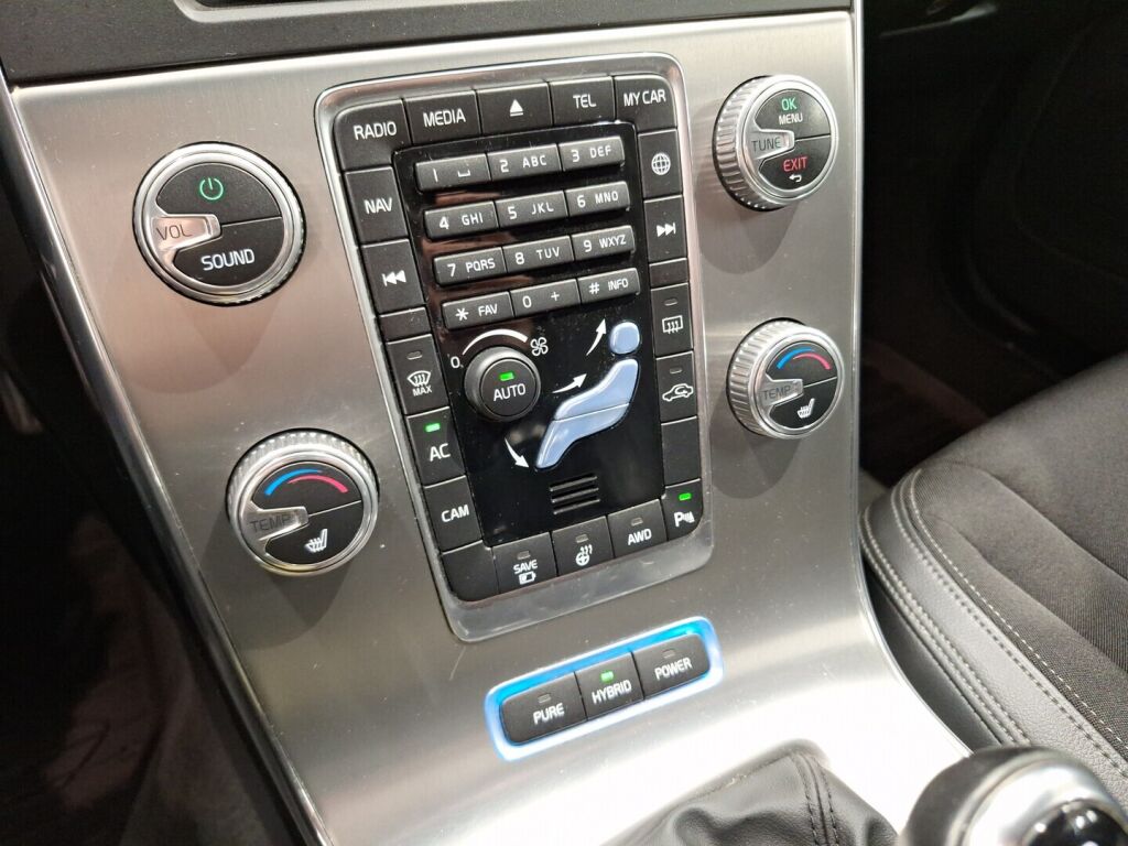 Volvo V60 2018 Musta