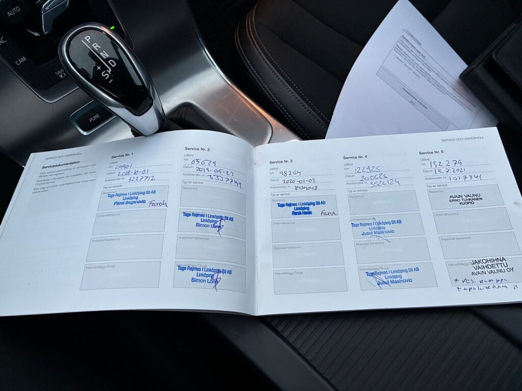 Volvo V60 2018 Musta