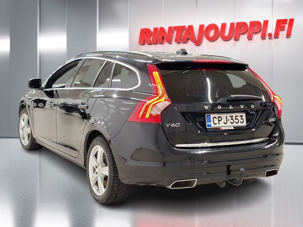 Volvo V60 2018 Musta
