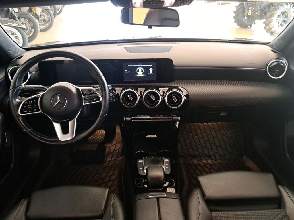 Mercedes-Benz A 2021 Harmaa